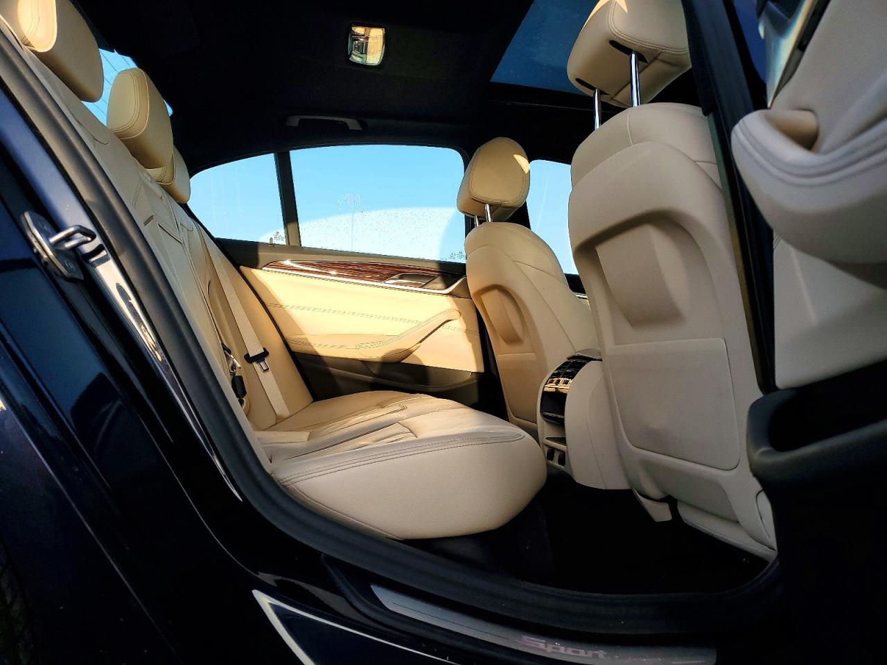 2019 BMW 530 XI photo 19