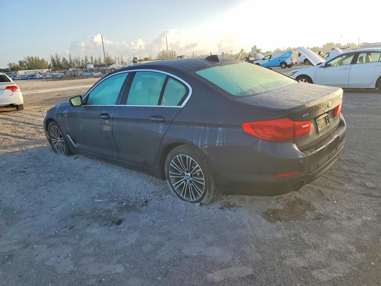2019 BMW 530 XI photo 3