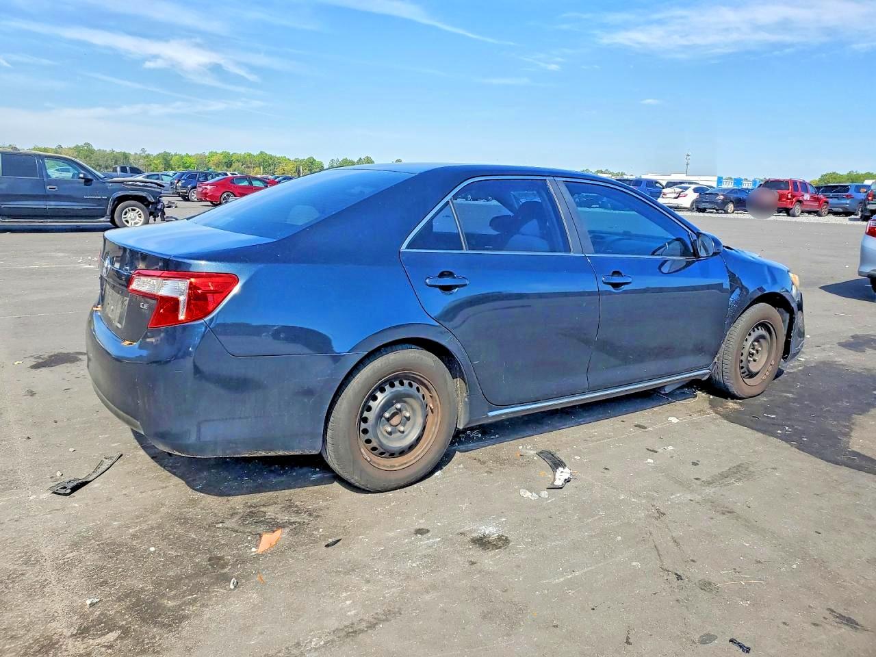 2014 TOYOTA CAMRY LE photo 3
