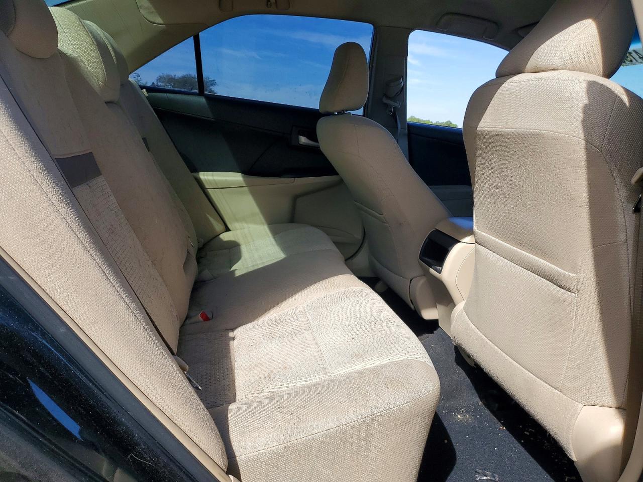 2014 TOYOTA CAMRY LE photo 10