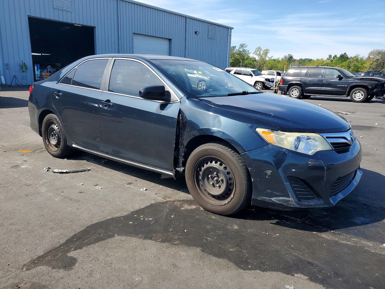 2014 TOYOTA CAMRY LE photo 4