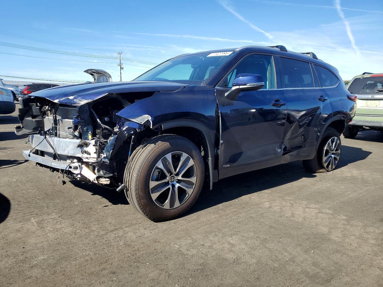 2025 TOYOTA HIGHLANDER HYBRID XLE photo 2