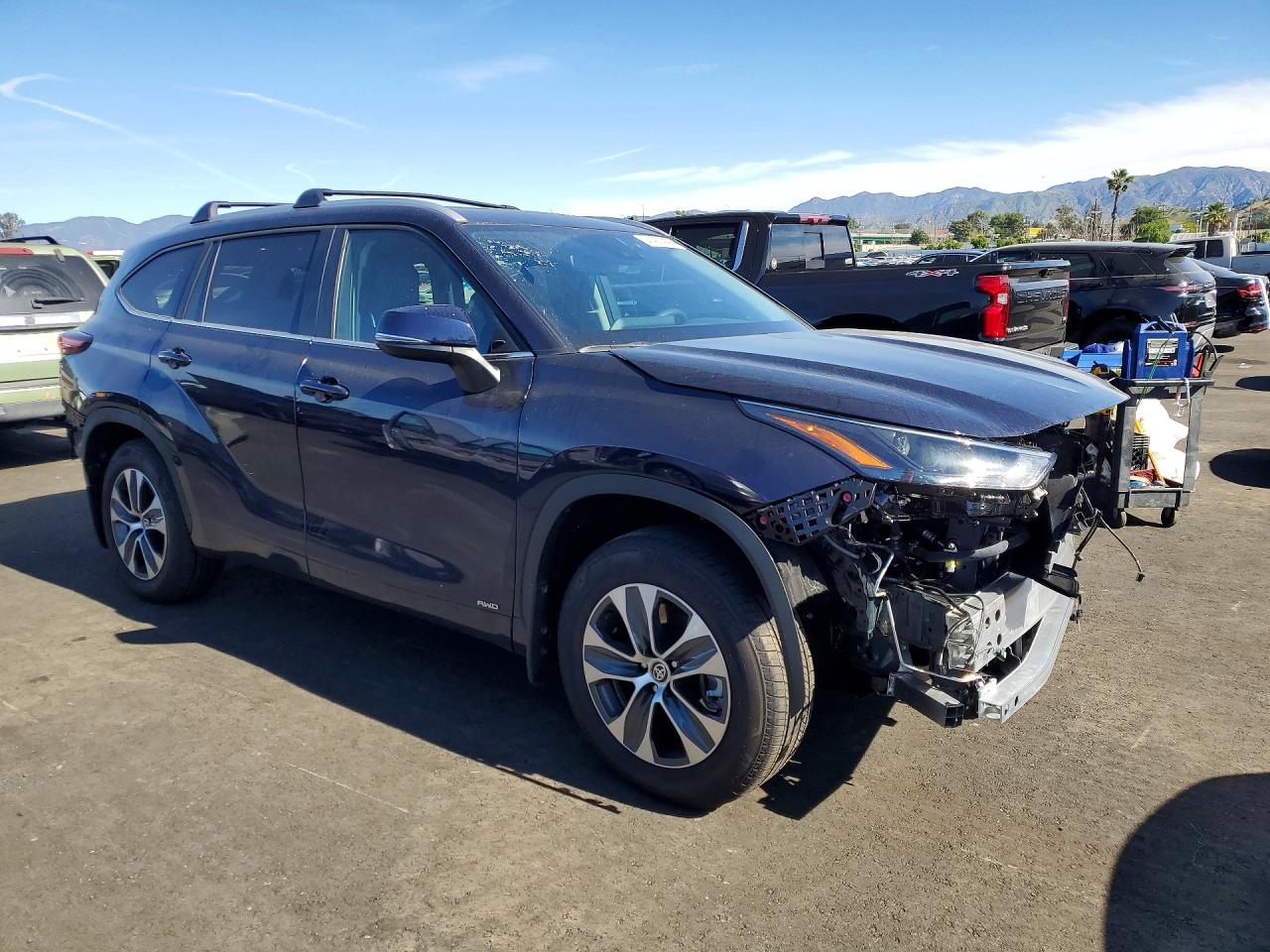 2025 TOYOTA HIGHLANDER HYBRID XLE photo 10