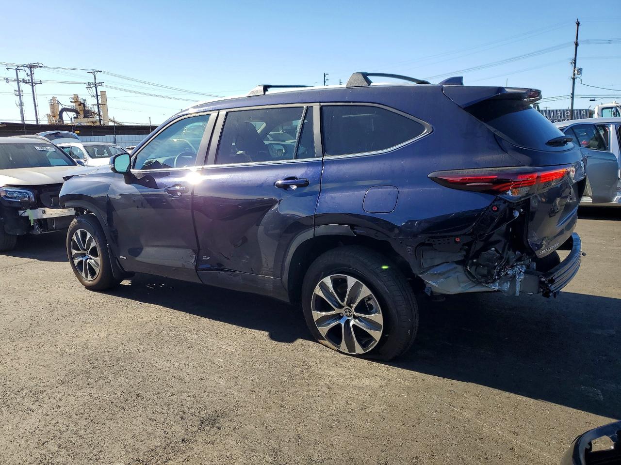 2025 TOYOTA HIGHLANDER HYBRID XLE photo 4