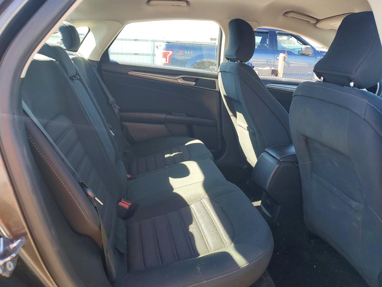 2017 FORD FUSION SE photo 28