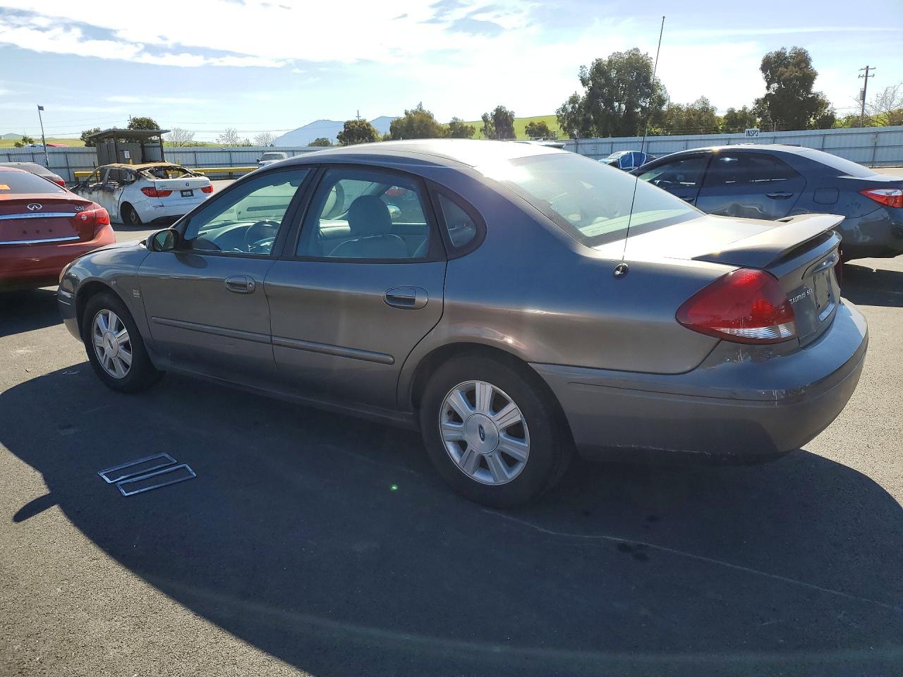 2005 FORD TAURUS SEL photo 2