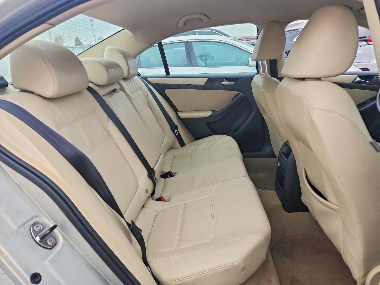 2011 VOLKSWAGEN JETTA SE photo 10
