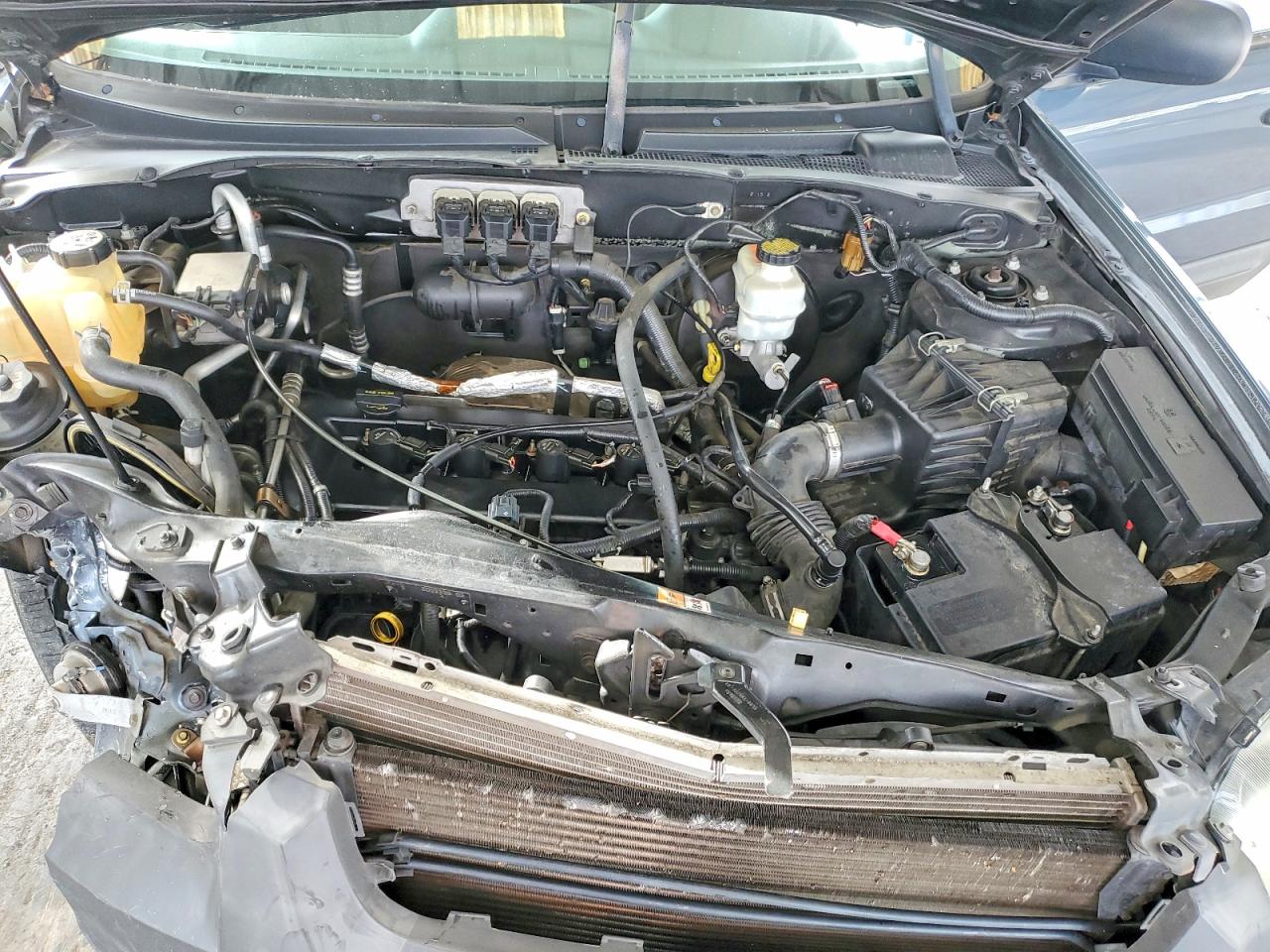 2005 FORD ESCAPE XLS photo 11