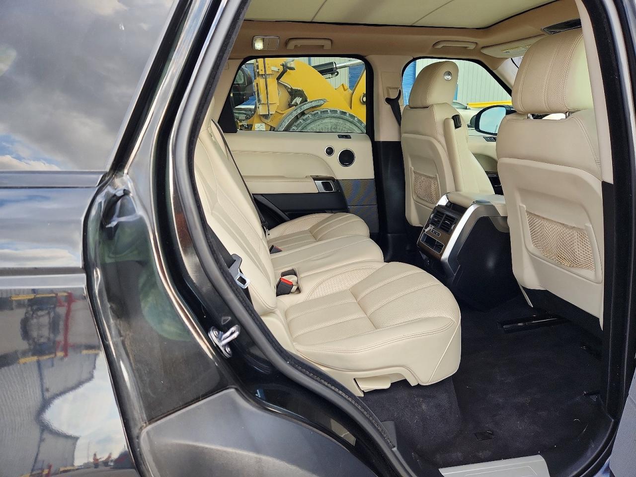 2017 LAND ROVER RANGE ROVER SPORT HSE photo 31