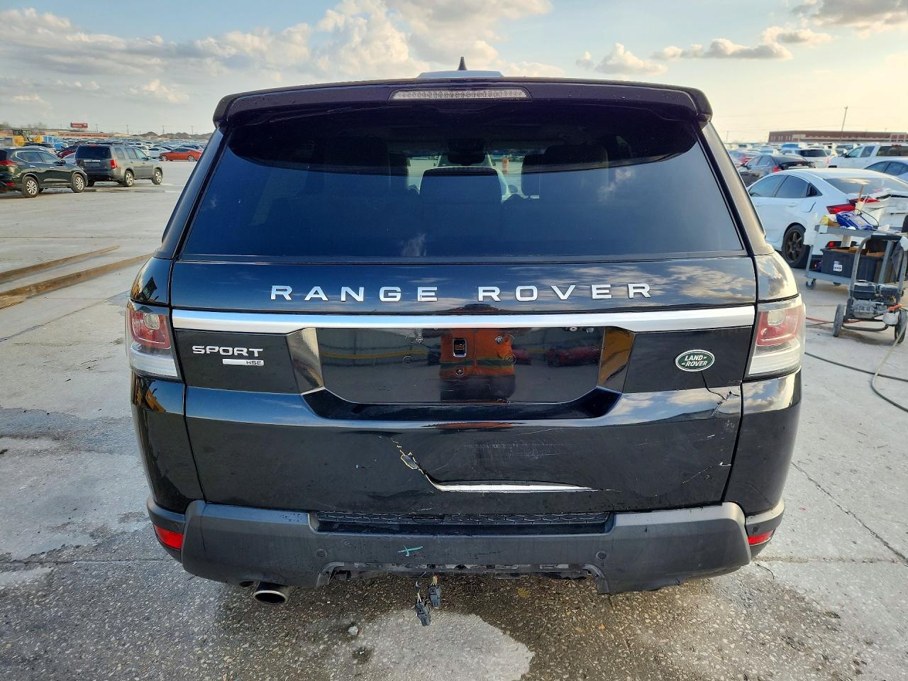 2017 LAND ROVER RANGE ROVER SPORT HSE photo 16