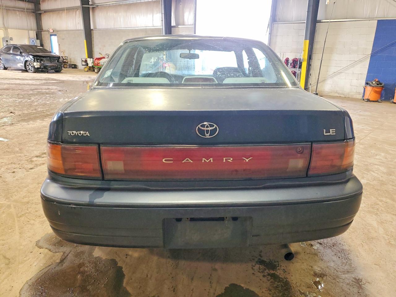 1993 TOYOTA CAMRY LE photo 11