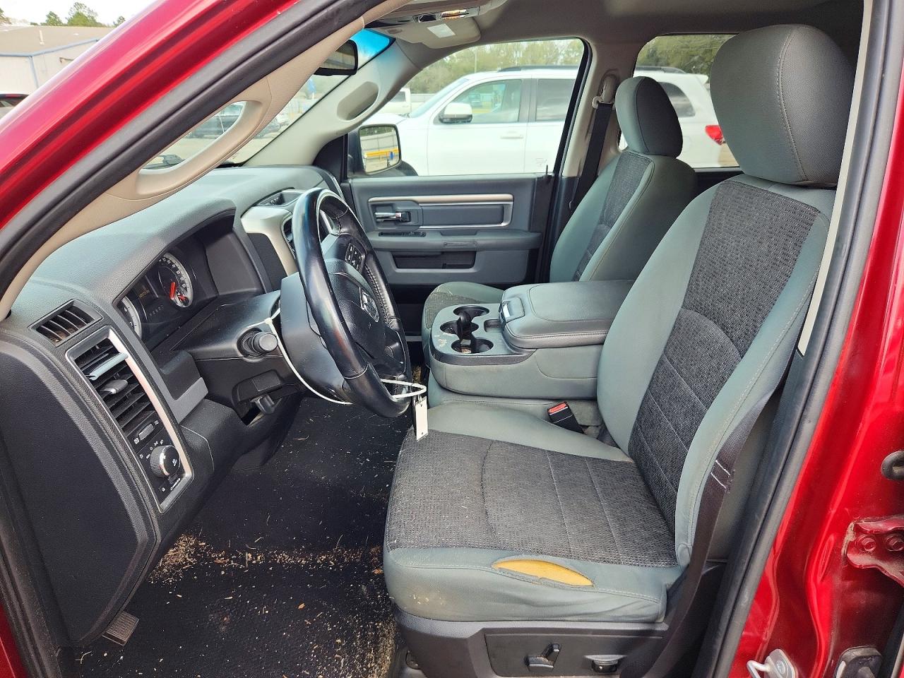 2015 RAM 1500 SLT photo 7