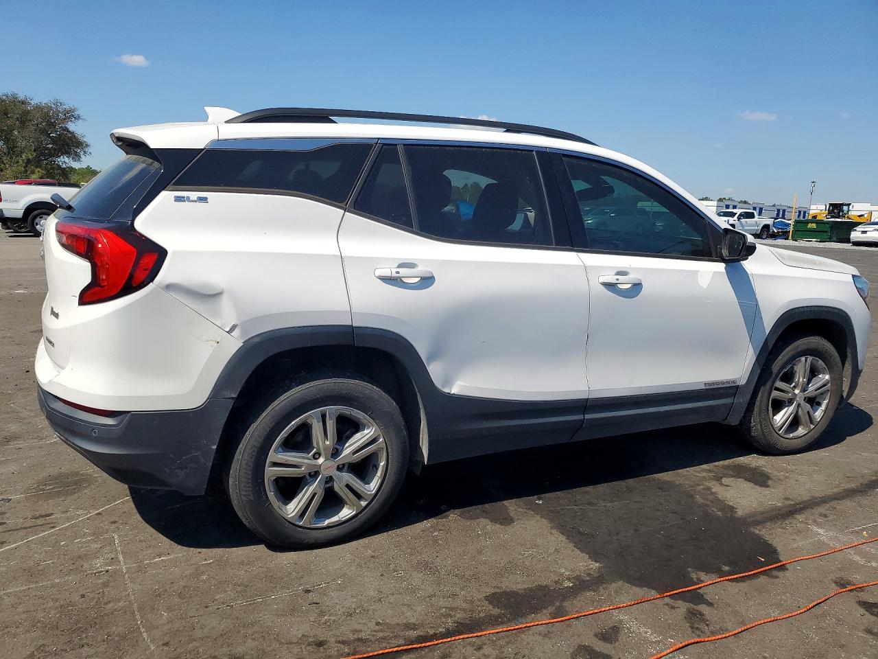 2020 GMC TERRAIN SLE photo 5