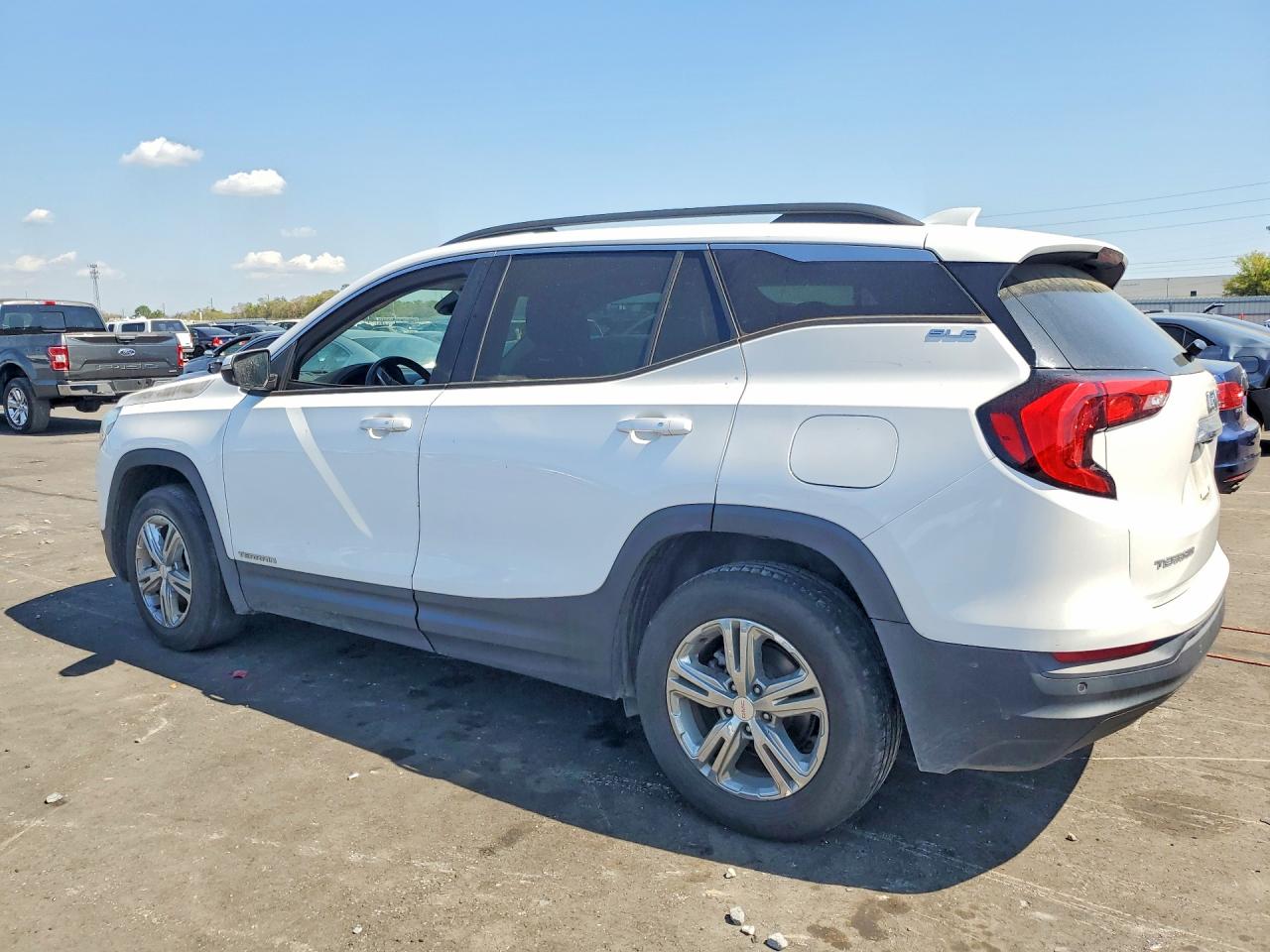 2020 GMC TERRAIN SLE photo 3