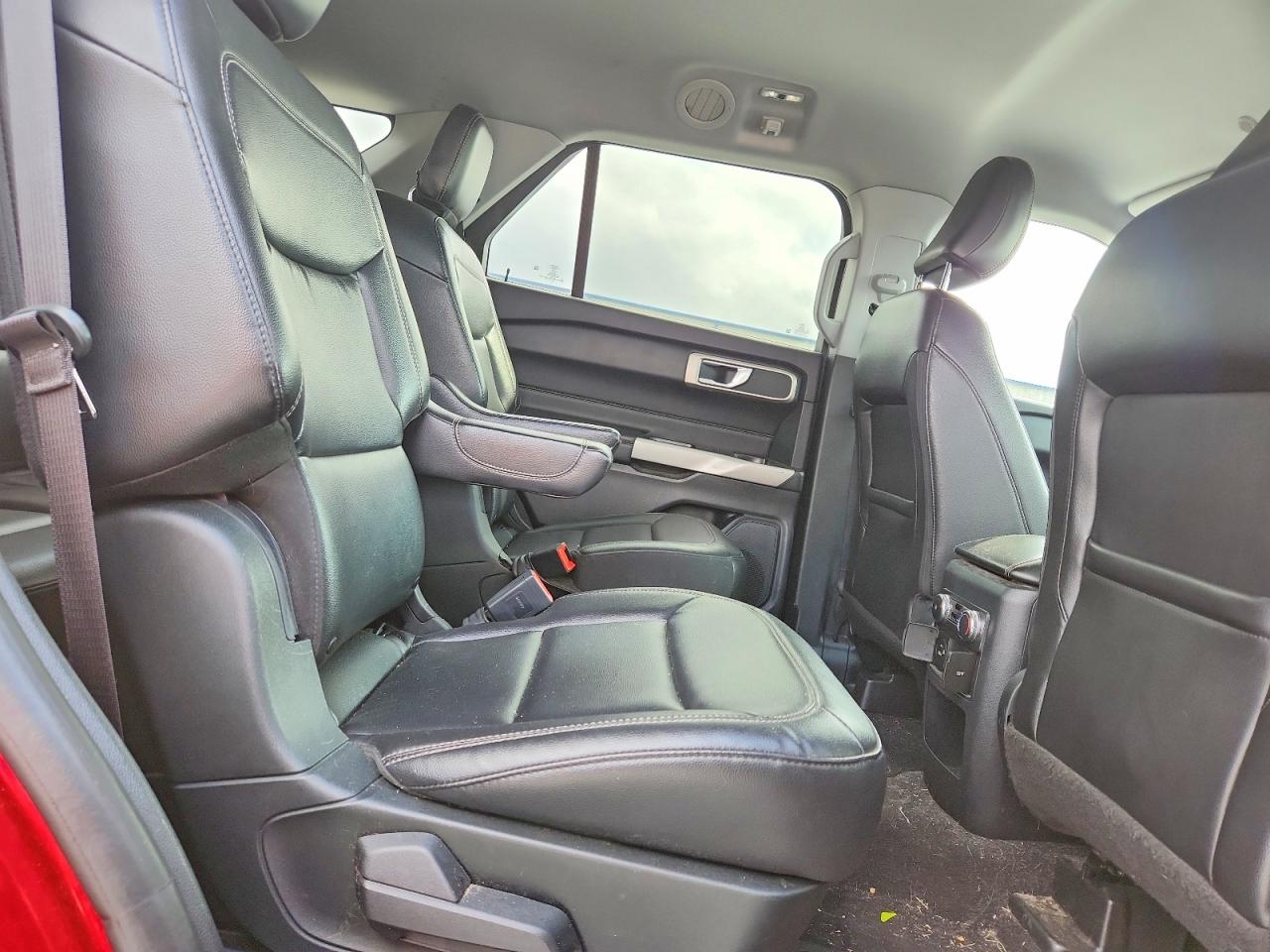 2021 FORD EXPLORER XLT photo 31