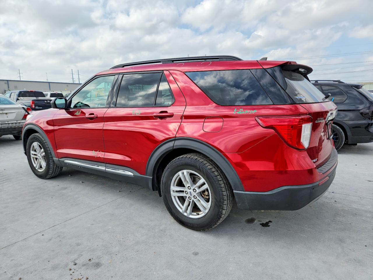 2021 FORD EXPLORER XLT photo 4