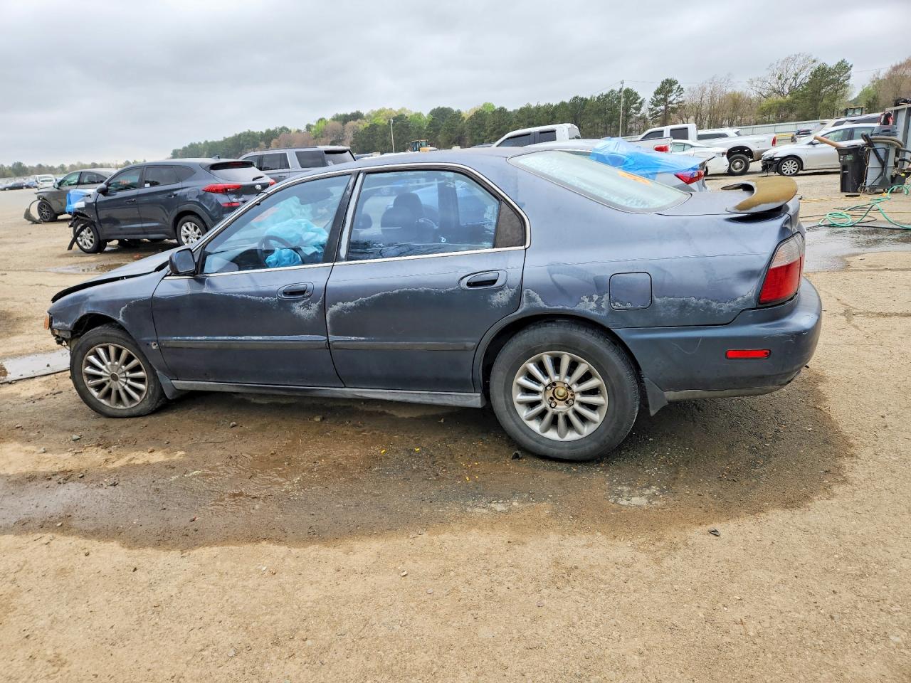1997 HONDA ACCORD LX photo 3