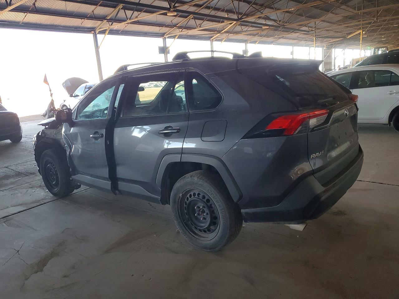 2021 TOYOTA RAV4 LE photo 3