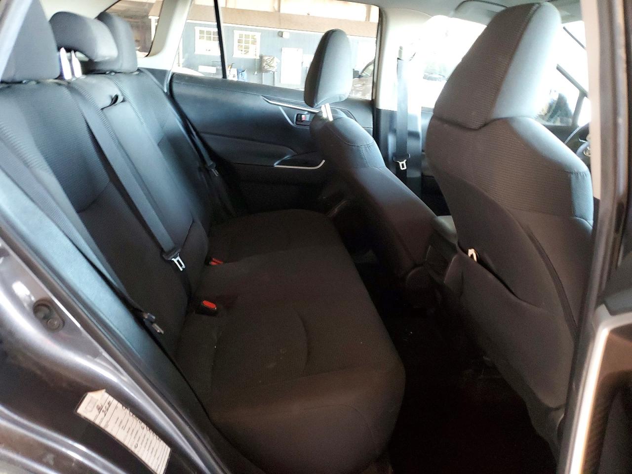 2021 TOYOTA RAV4 LE photo 19