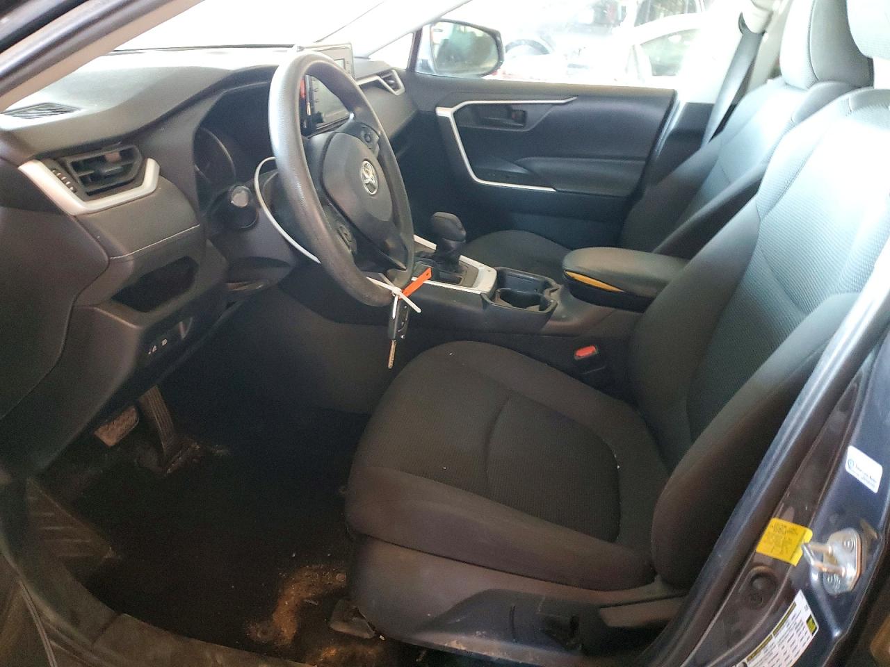 2021 TOYOTA RAV4 LE photo 13