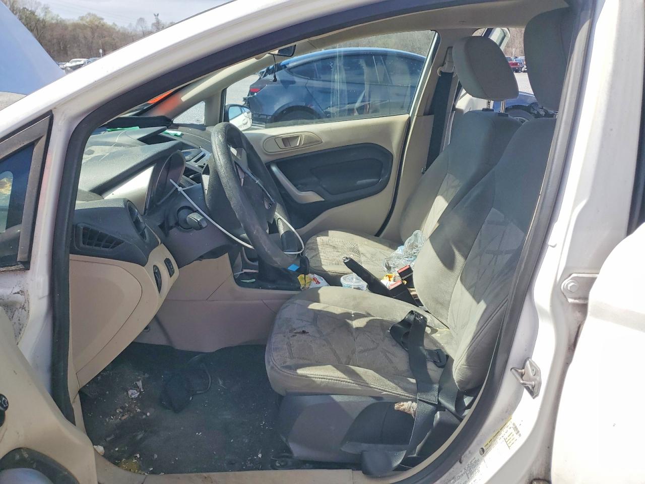 2011 FORD FIESTA SE photo 13
