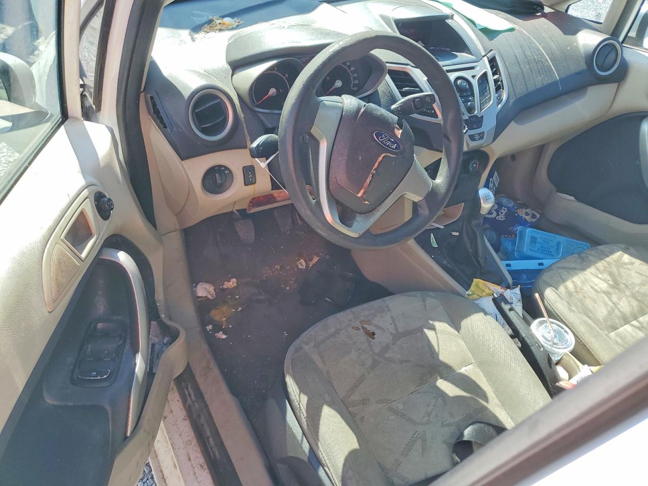 2011 FORD FIESTA SE photo 15