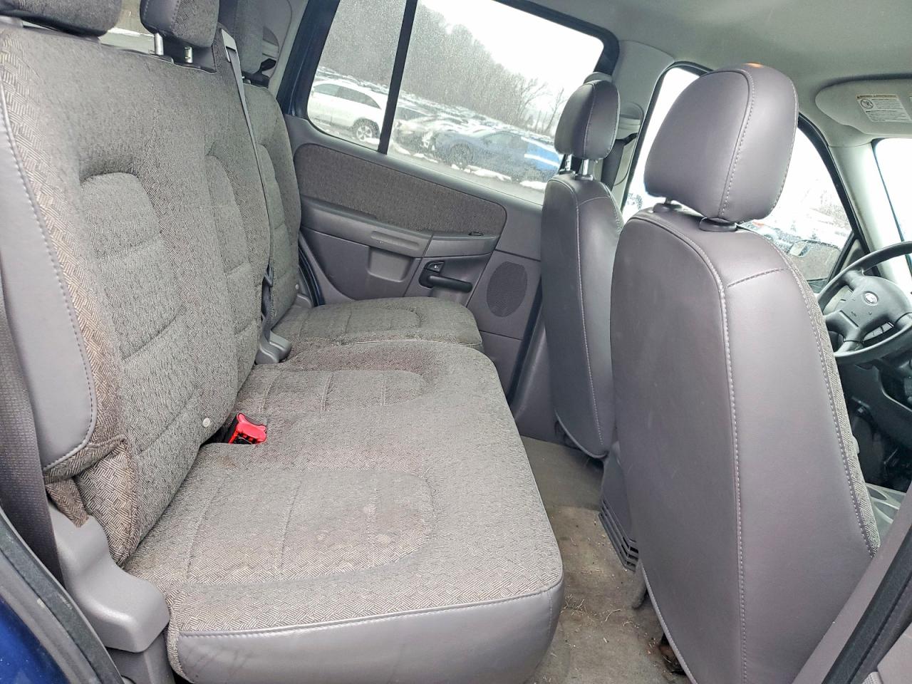 2004 FORD EXPLORER photo 31
