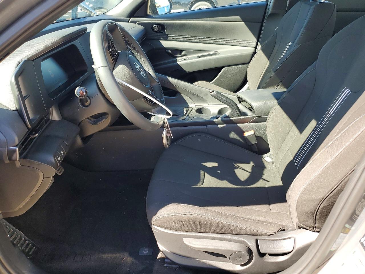 2025 HYUNDAI ELANTRA SEL SPORT photo 7