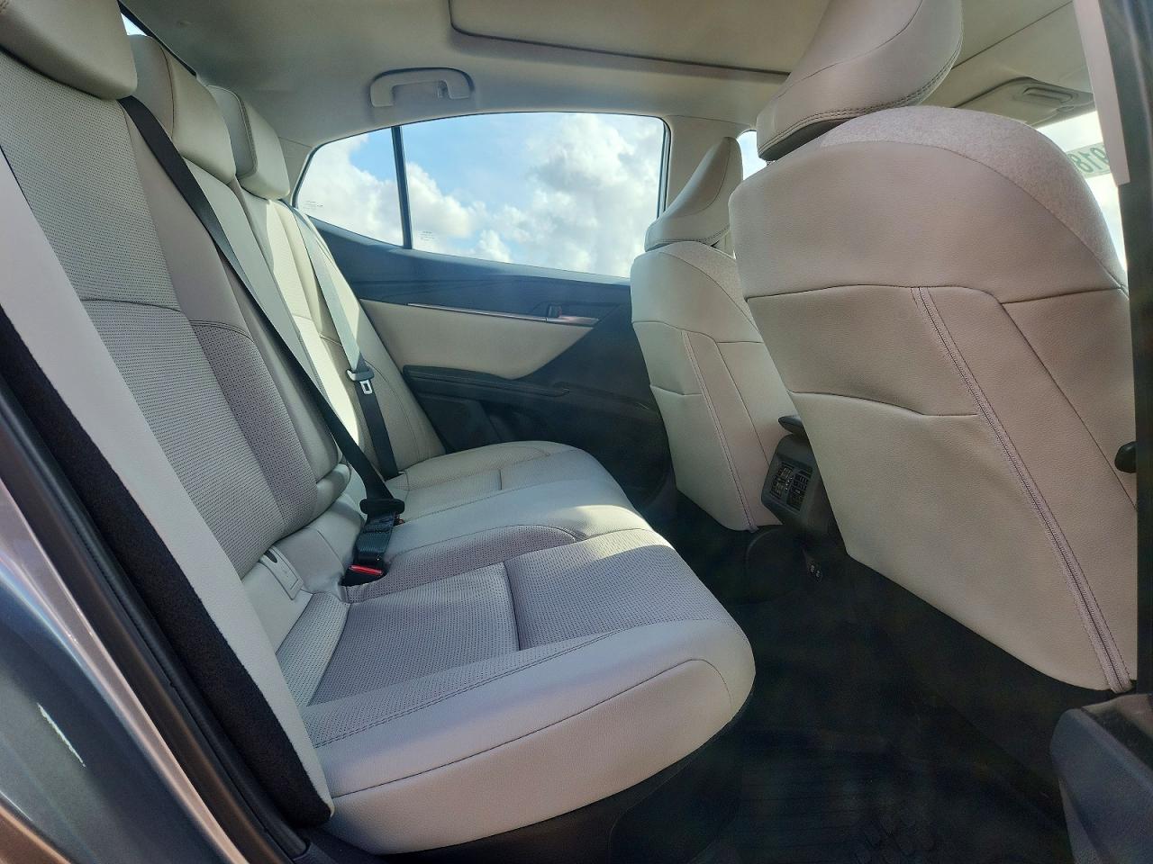 2025 TOYOTA CAMRY XLE photo 19