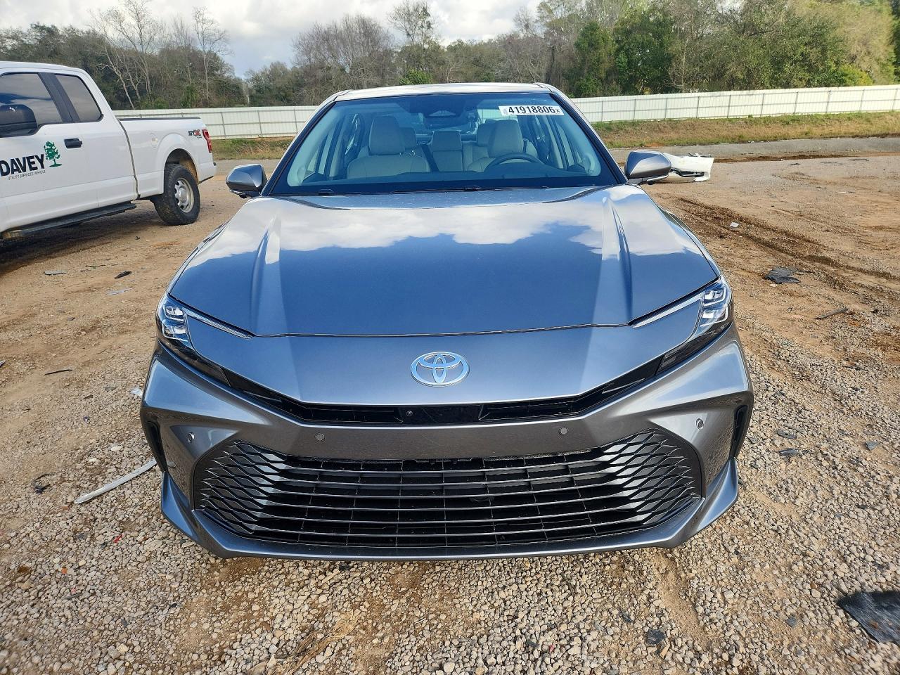 2025 TOYOTA CAMRY XLE photo 9