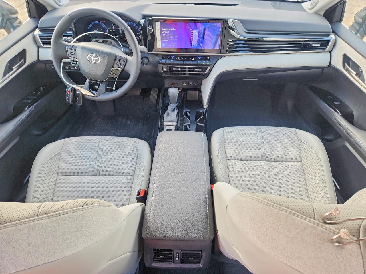 2025 TOYOTA CAMRY XLE photo 15