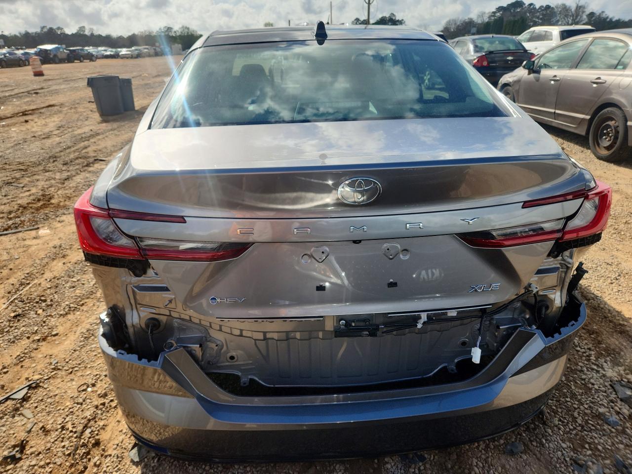 2025 TOYOTA CAMRY XLE photo 11