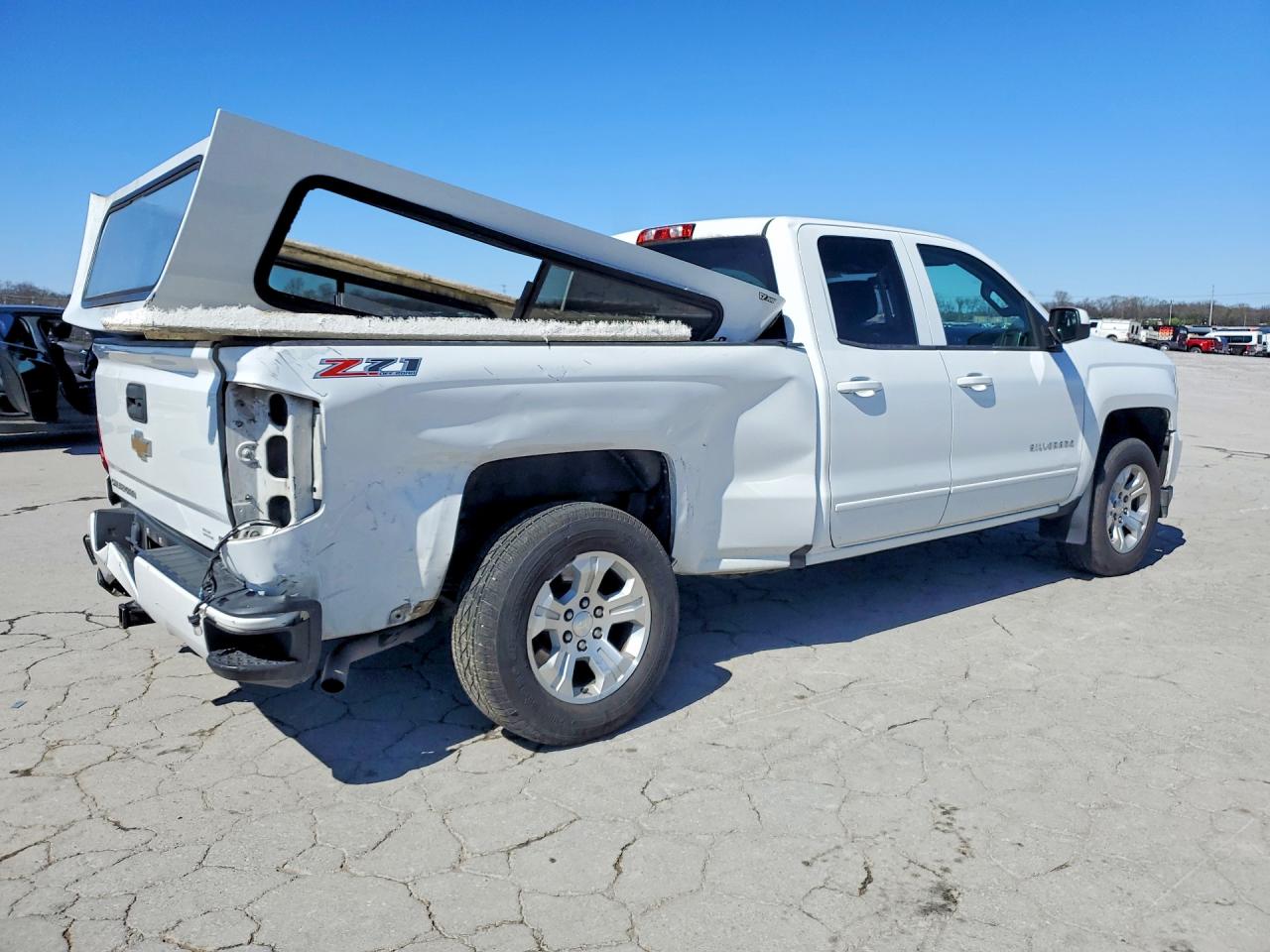 2016 CHEVROLET SILVERADO K1500 LT photo 3