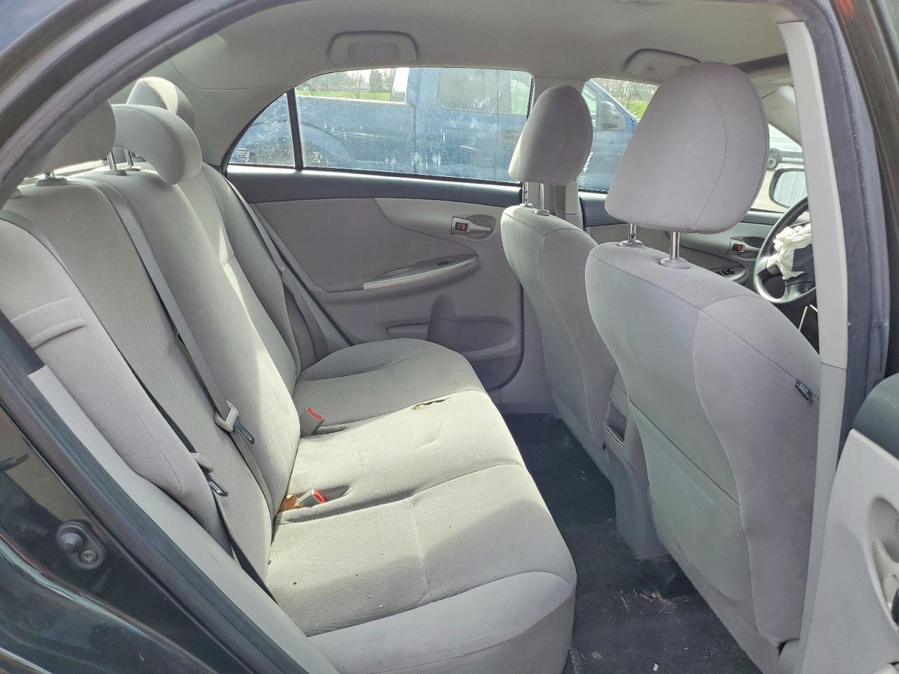 2013 TOYOTA COROLLA LE photo 10