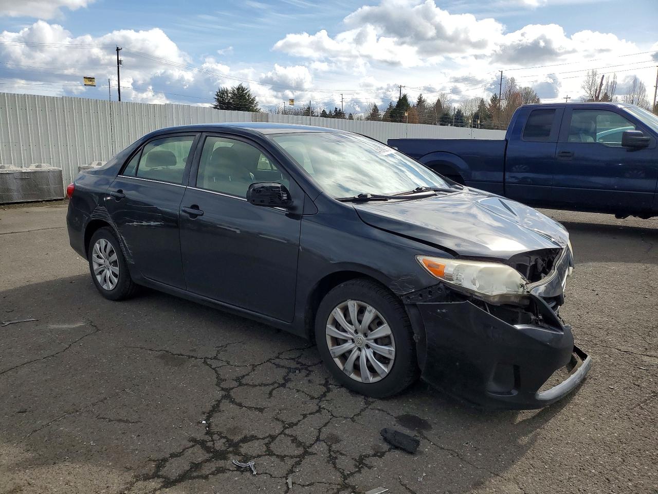 2013 TOYOTA COROLLA LE photo 4