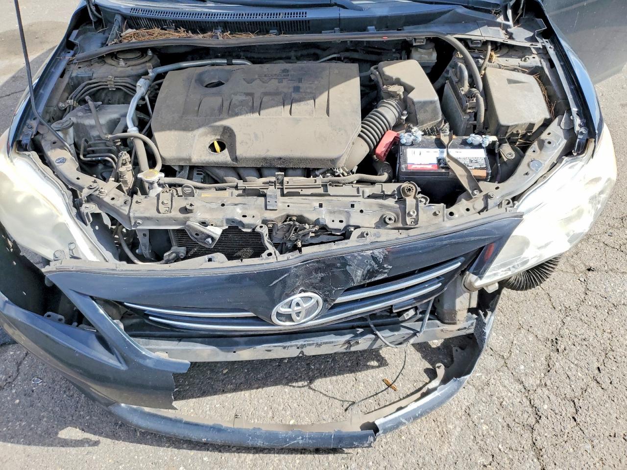 2013 TOYOTA COROLLA LE photo 11