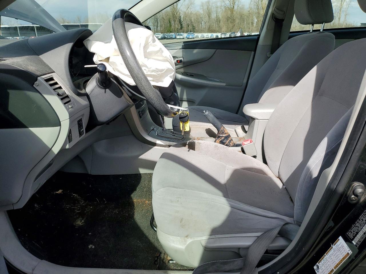 2013 TOYOTA COROLLA LE photo 7