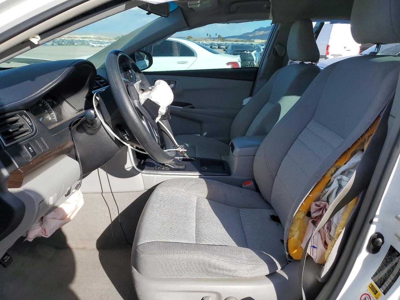 2015 TOYOTA CAMRY LE photo 7
