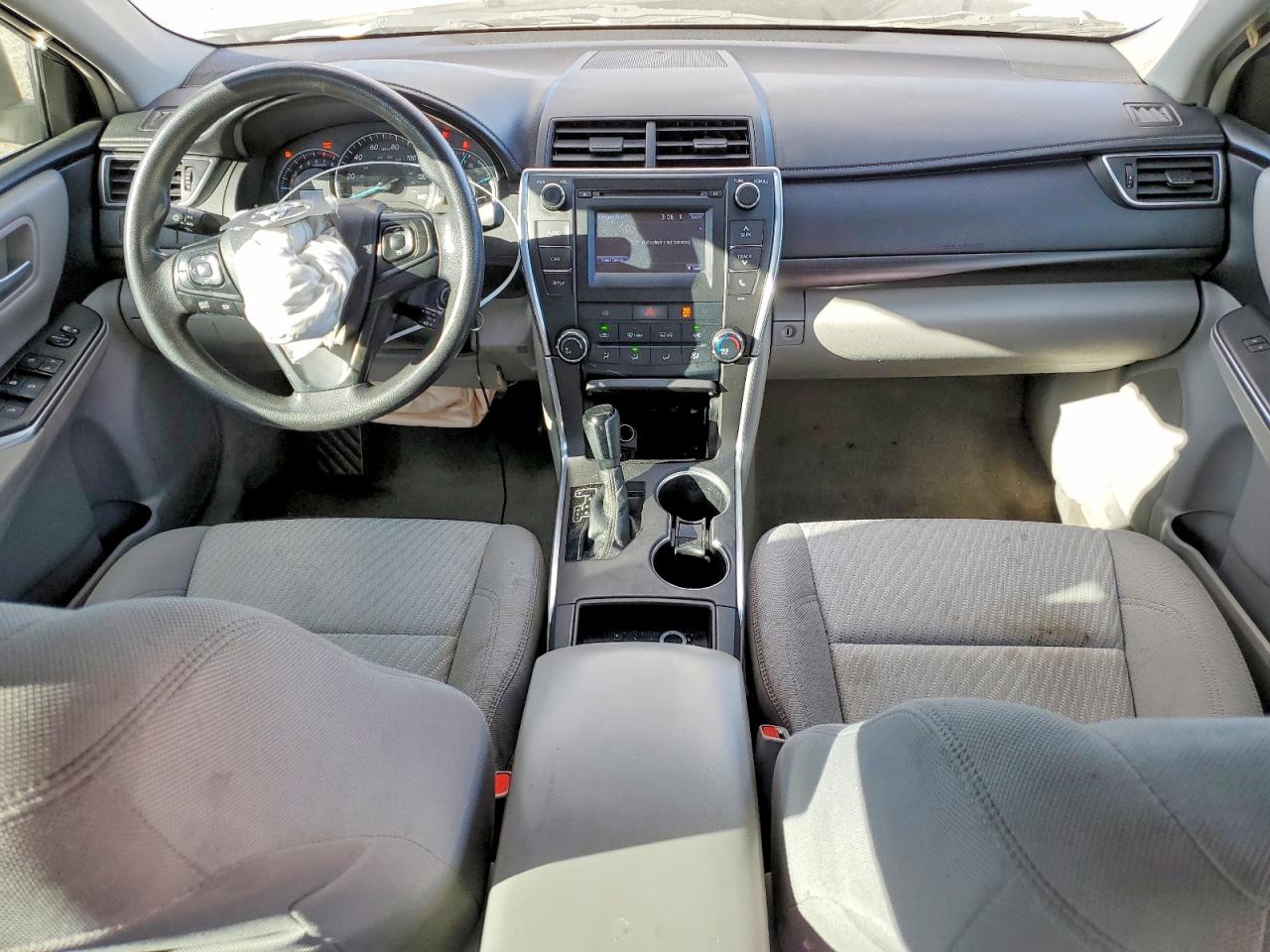 2015 TOYOTA CAMRY LE photo 8