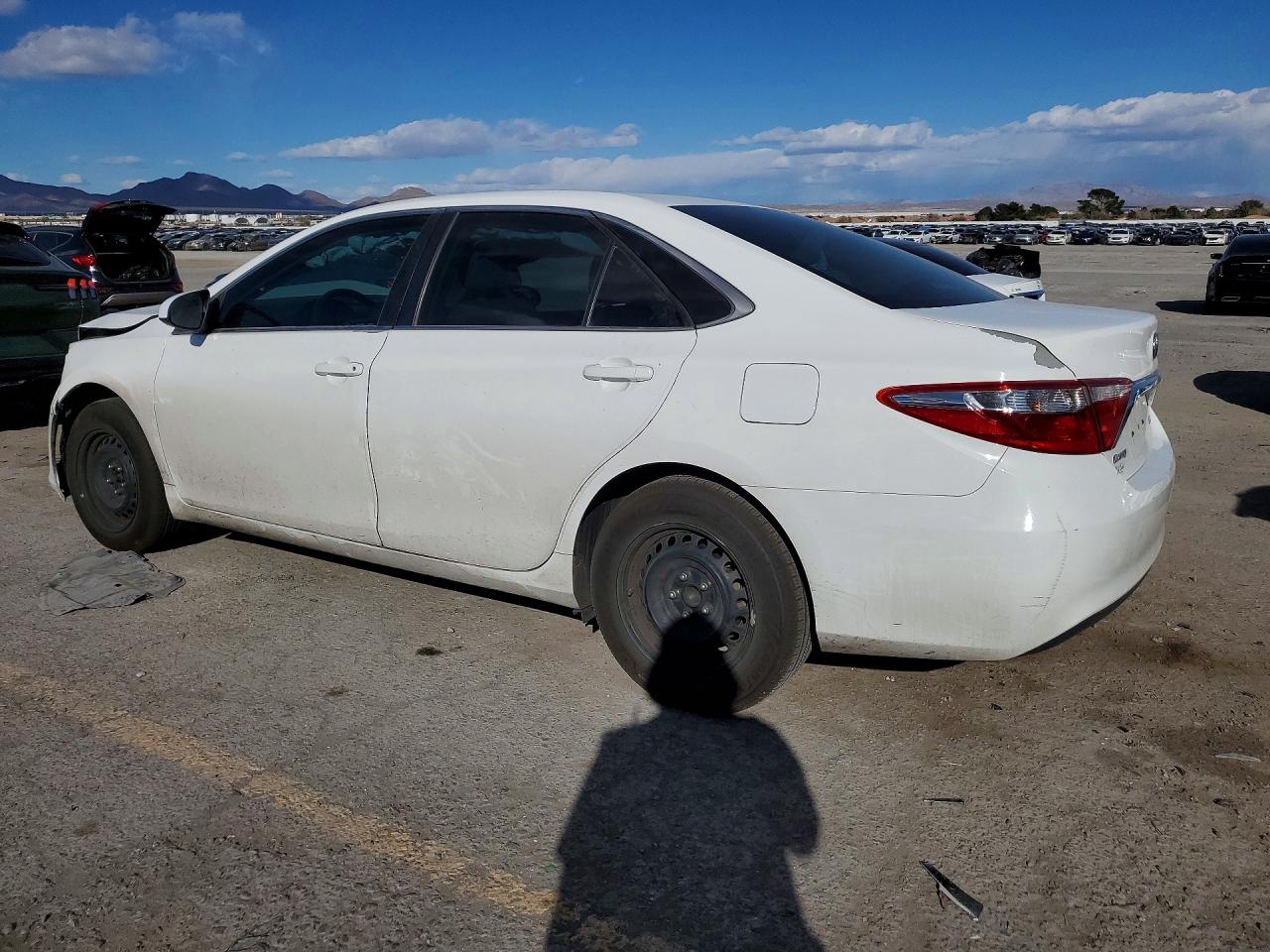 2015 TOYOTA CAMRY LE photo 2
