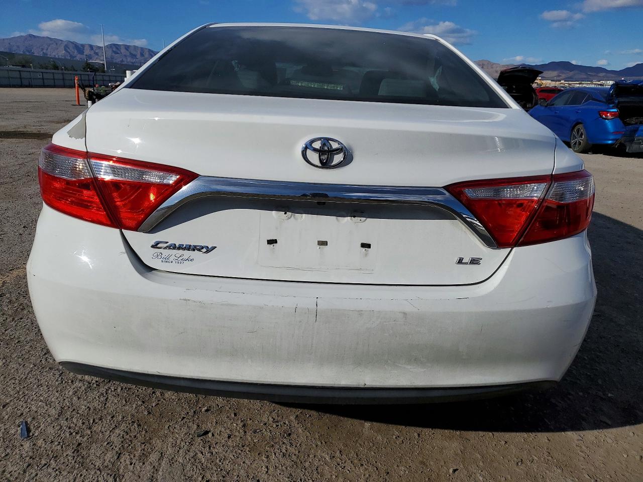 2015 TOYOTA CAMRY LE photo 6