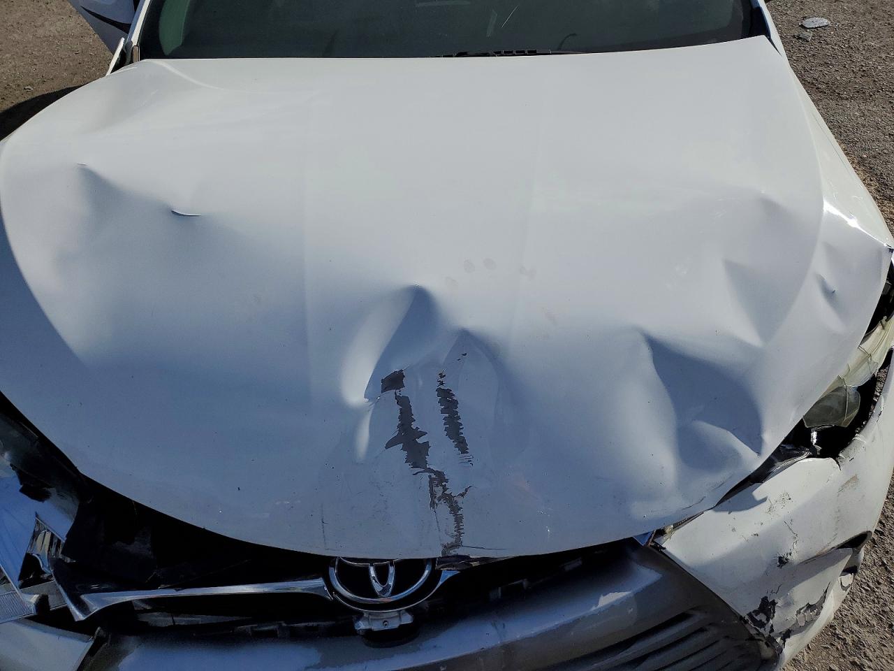 2015 TOYOTA CAMRY LE photo 11