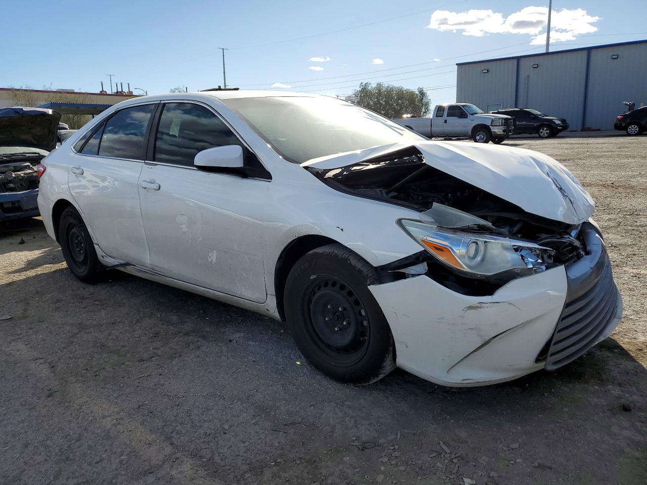 2015 TOYOTA CAMRY LE photo 4