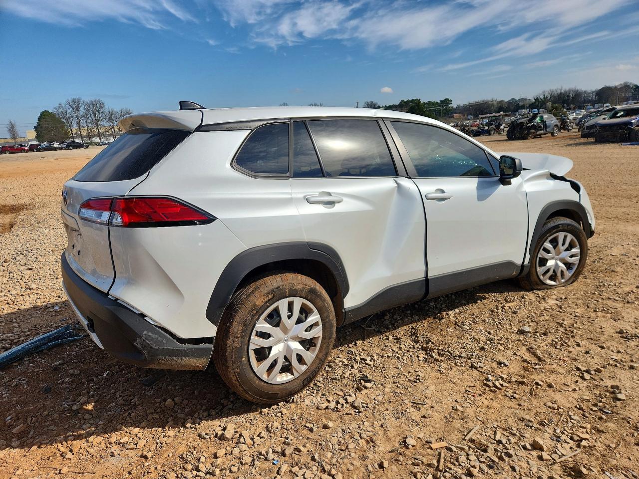 2025 TOYOTA COROLLA CROSS L photo 3