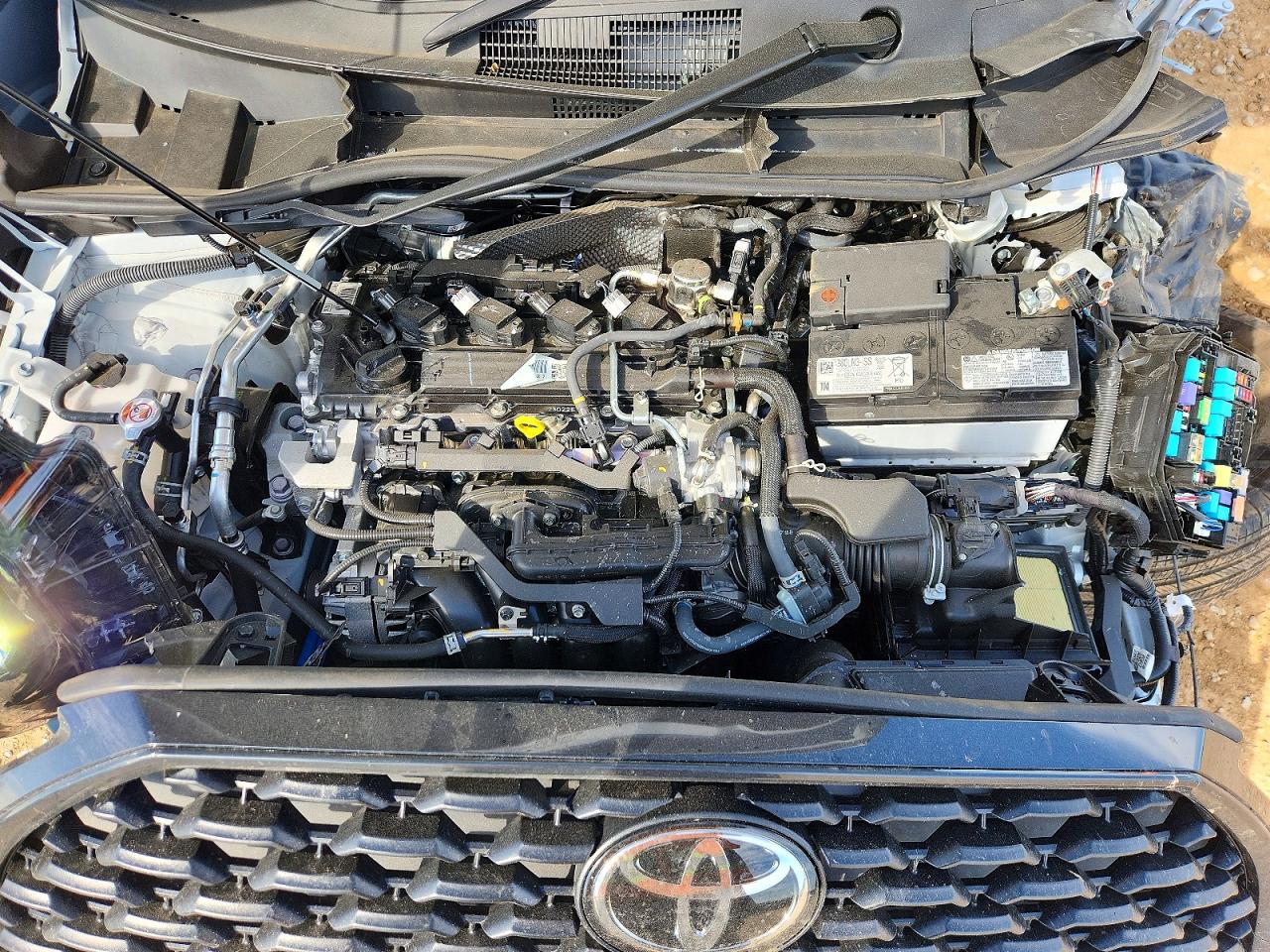 2025 TOYOTA COROLLA CROSS L photo 12