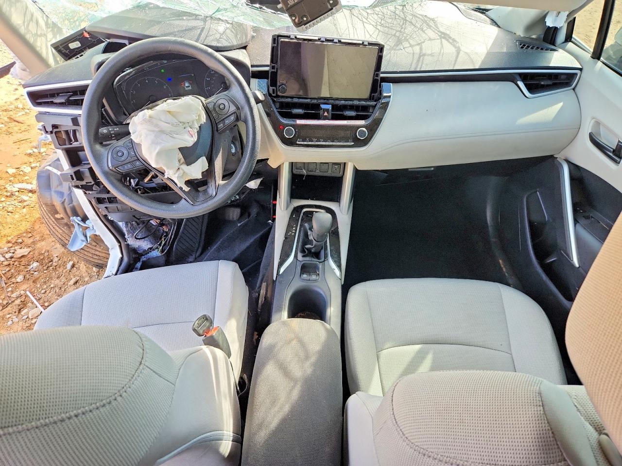 2025 TOYOTA COROLLA CROSS L photo 8