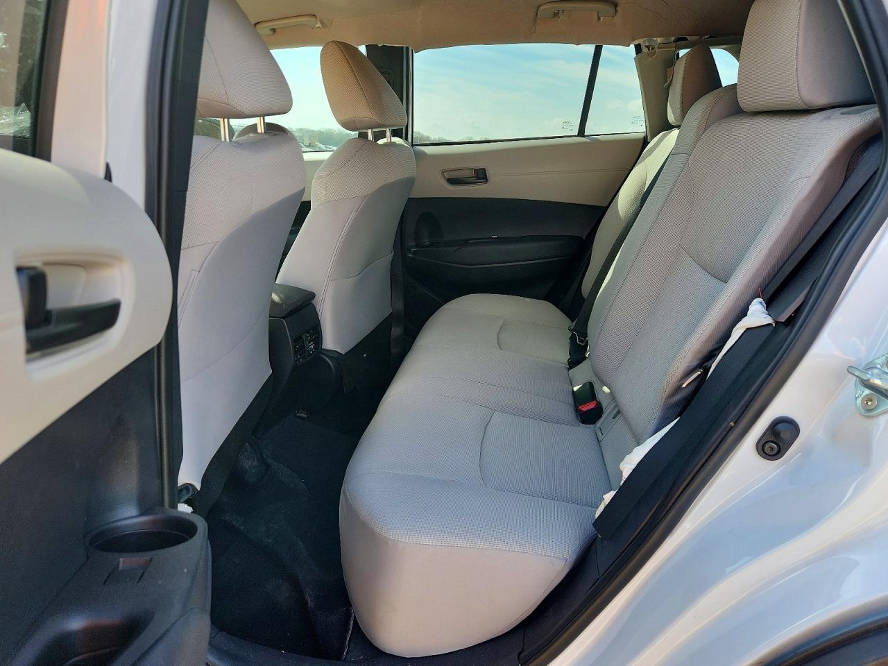 2025 TOYOTA COROLLA CROSS L photo 11