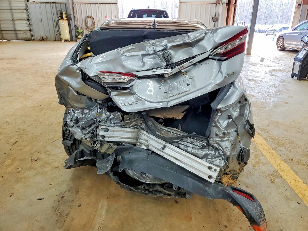 2019 TOYOTA CAMRY XLE photo 6