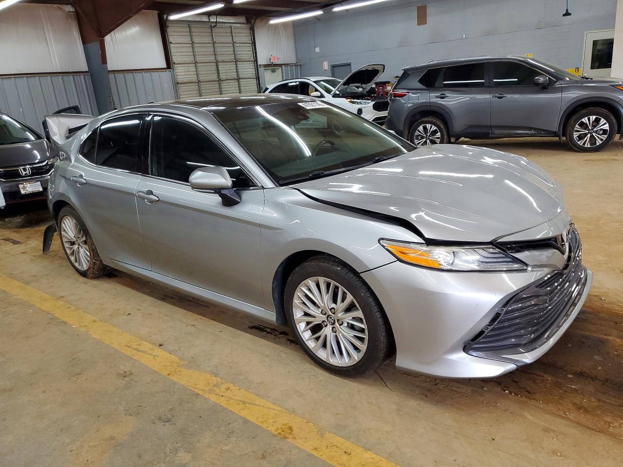 2019 TOYOTA CAMRY XLE photo 4