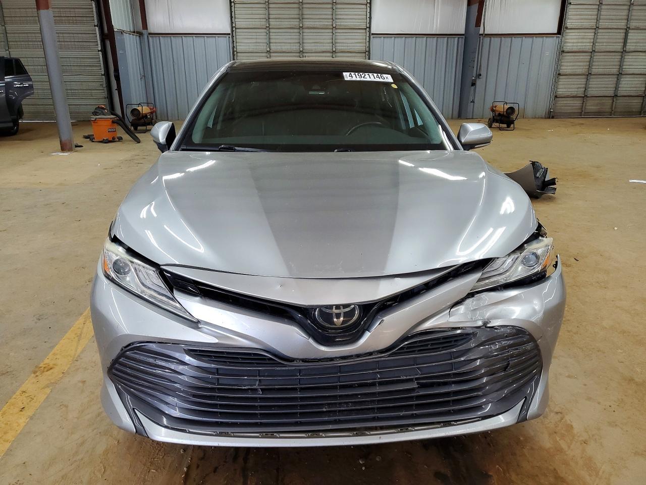 2019 TOYOTA CAMRY XLE photo 5